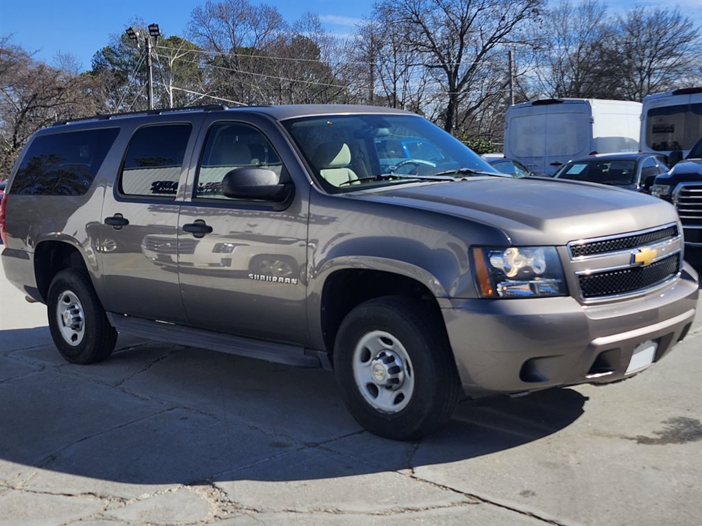 2013 Chevrolet Suburban 2500 LS photo 4