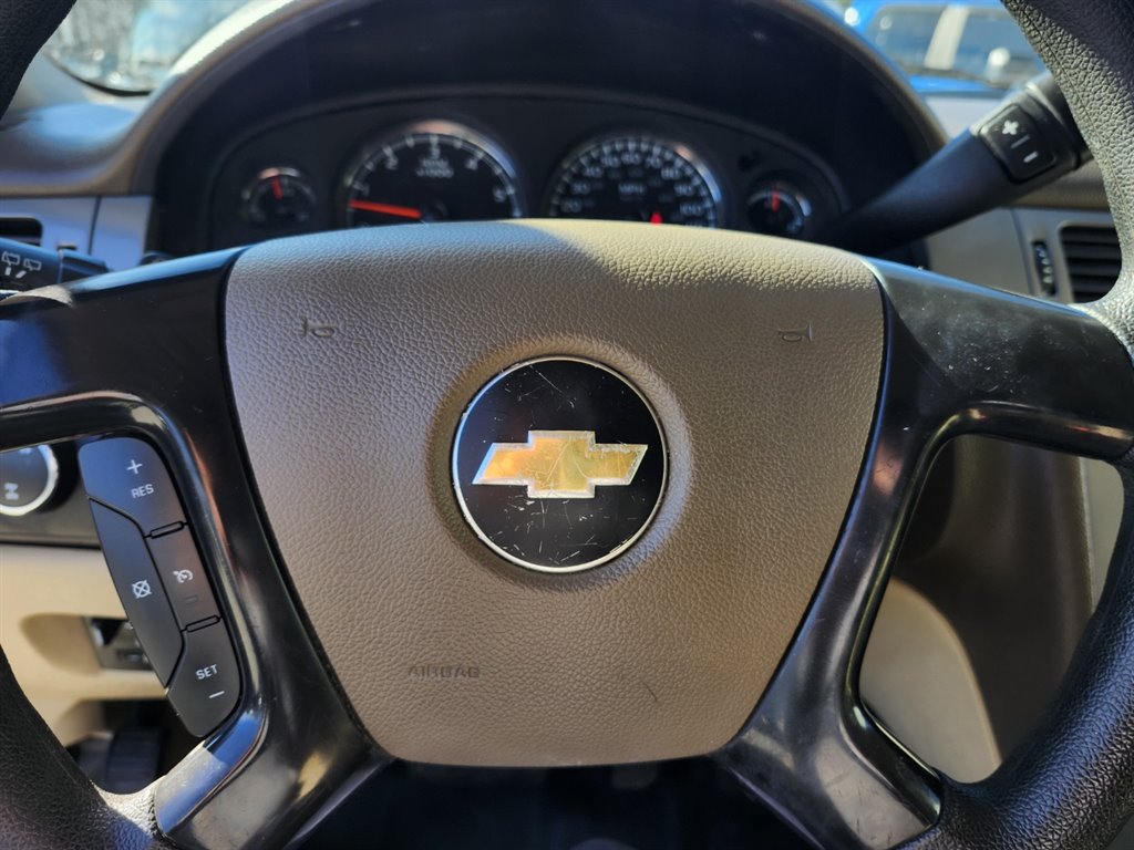 2013 Chevrolet Suburban 2500 LS photo 2