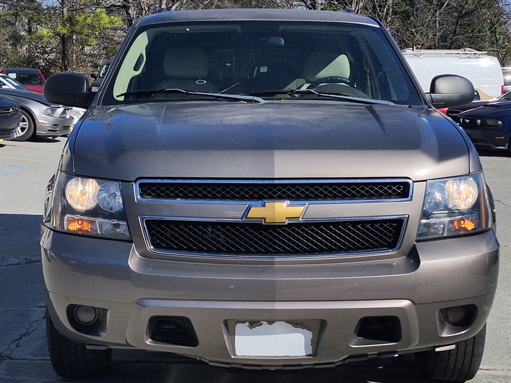 2013 Chevrolet Suburban 2500 LS photo 3