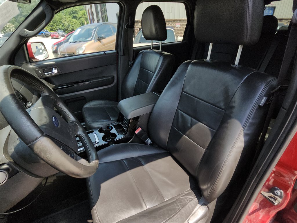 2010 Ford Escape Limited photo 9
