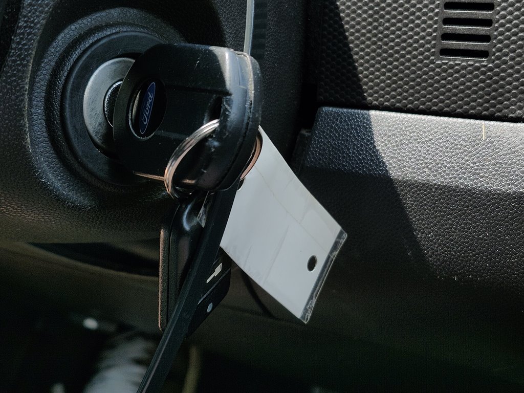 2010 Ford Escape Limited photo 14