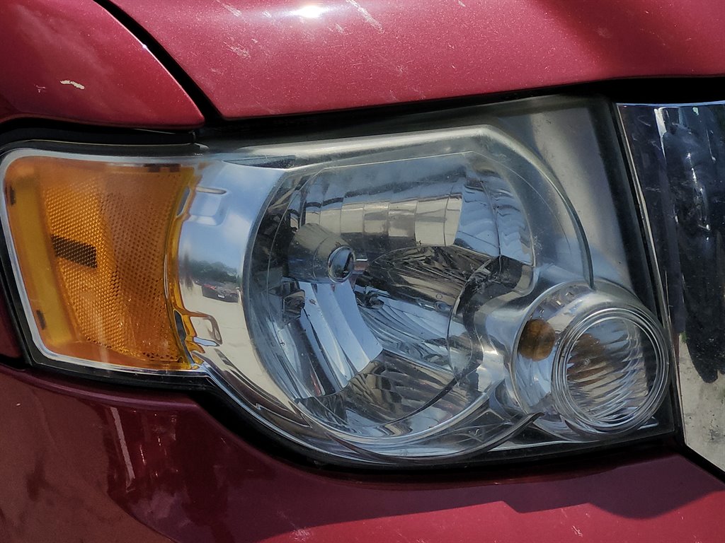 2010 Ford Escape Limited photo 21