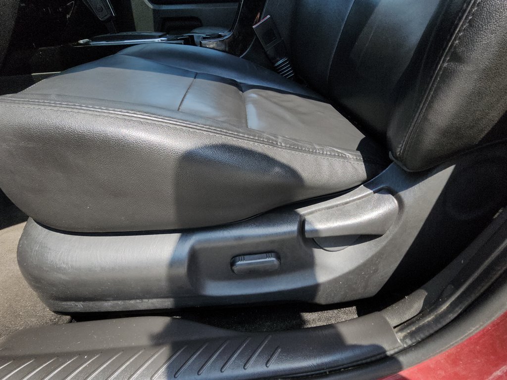 2010 Ford Escape Limited photo 11