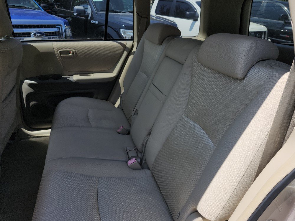 2004 Toyota Highlander Base photo 18