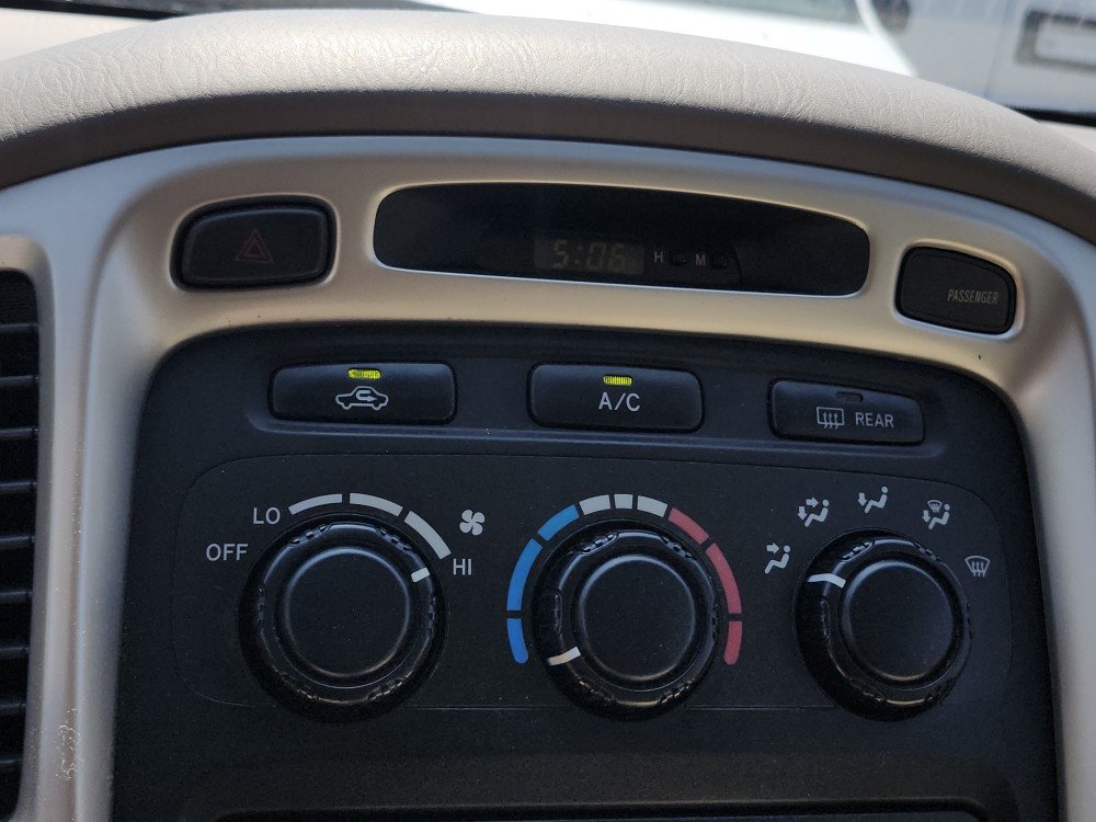 2004 Toyota Highlander Base photo 15