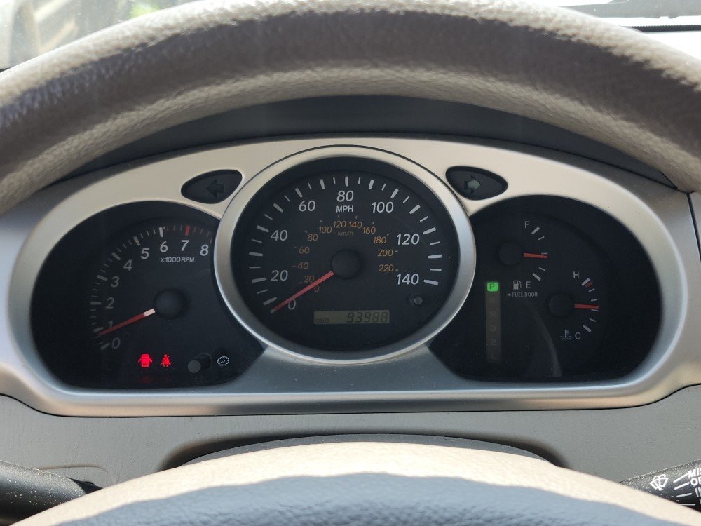 2004 Toyota Highlander Base photo 14