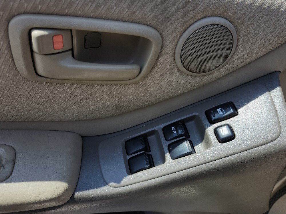 2004 Toyota Highlander Base photo 12