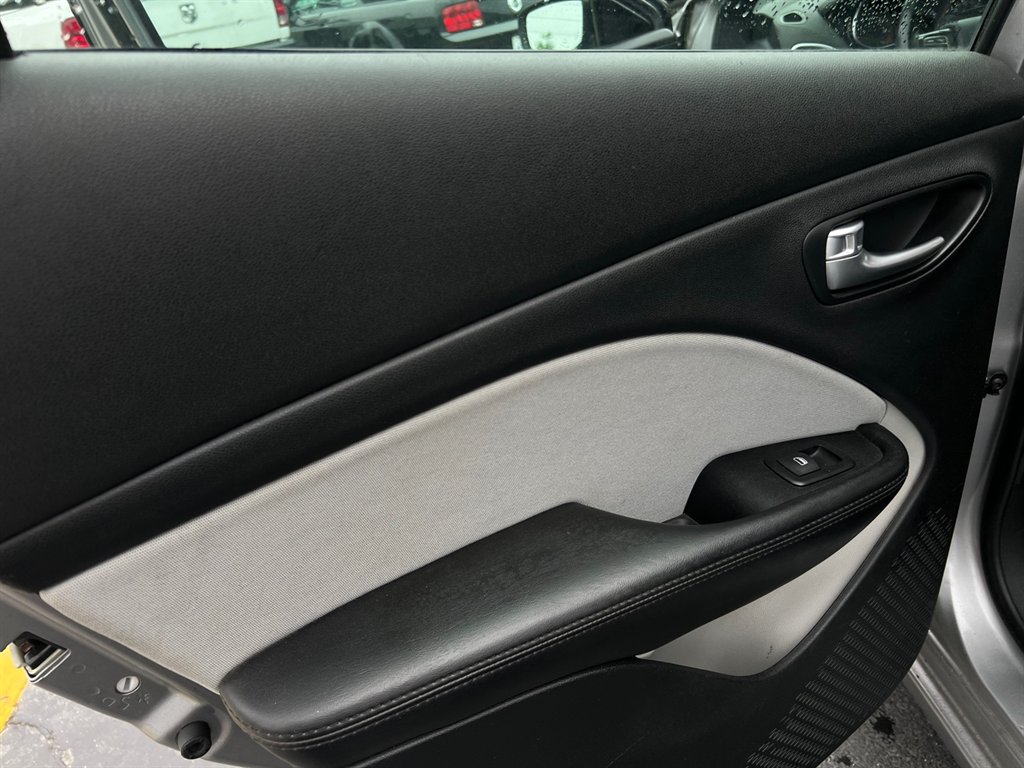 2016 Dodge Dart SXT photo 18