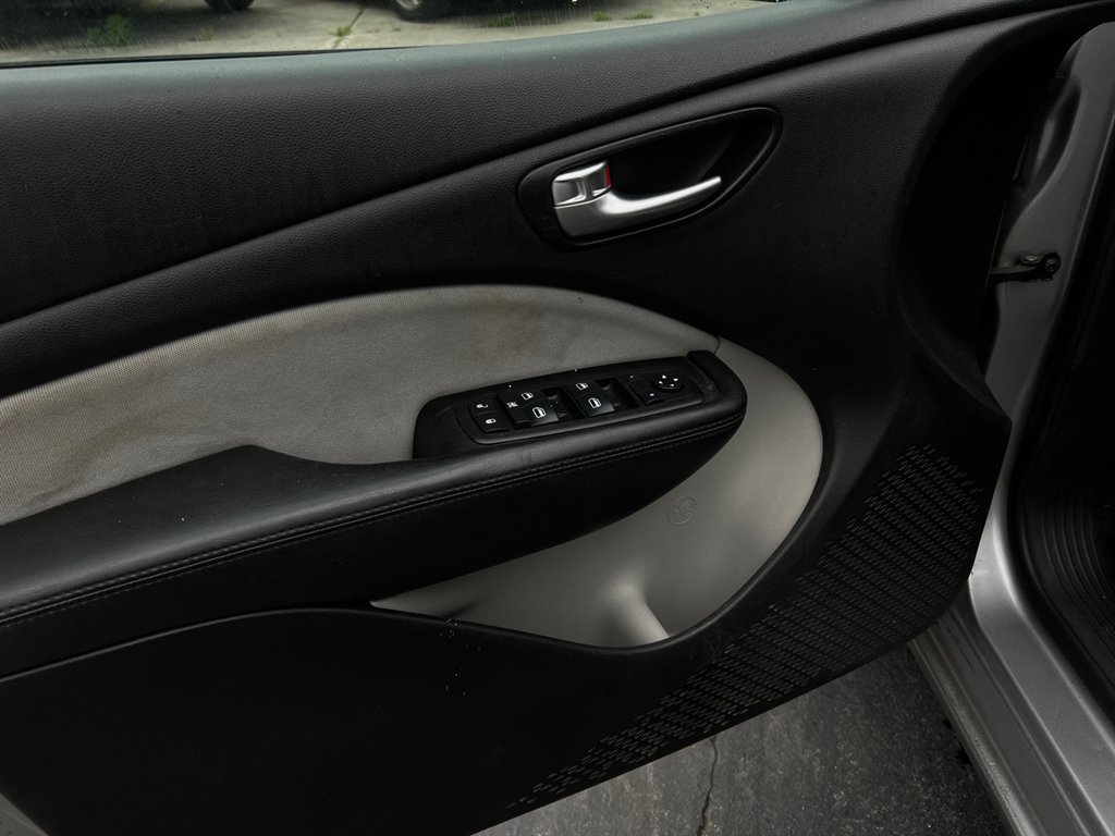 2016 Dodge Dart SXT photo 9