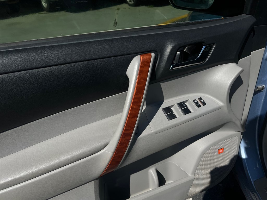 2008 Toyota Highlander Limited photo 9