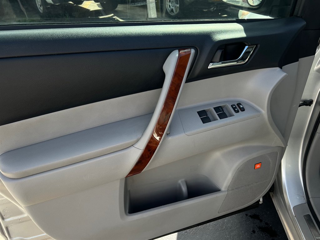 2012 Toyota Highlander Limited photo 10