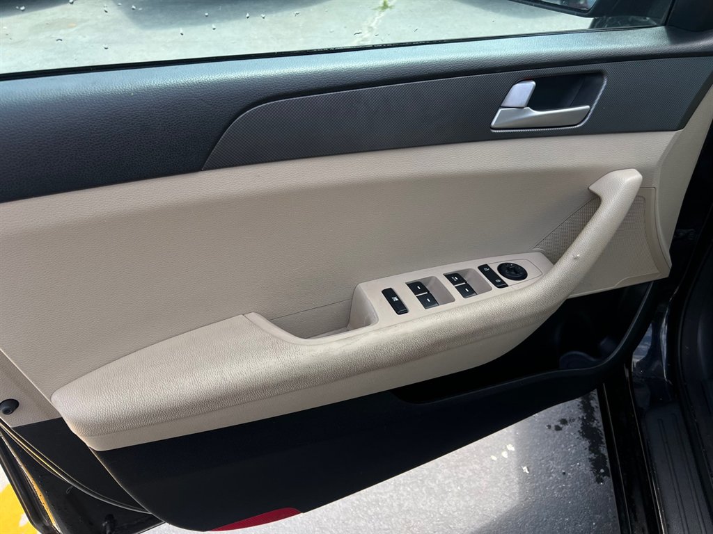 2015 Hyundai Sonata SE photo 9