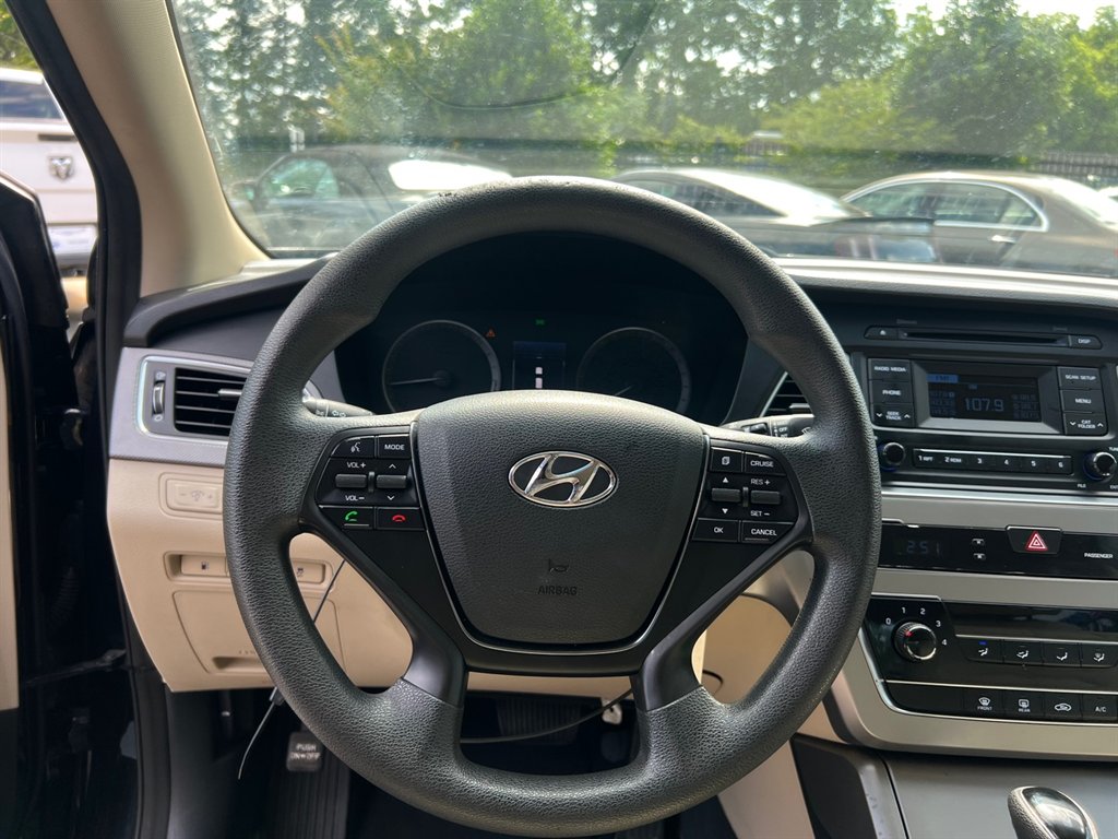 2015 Hyundai Sonata SE photo 2