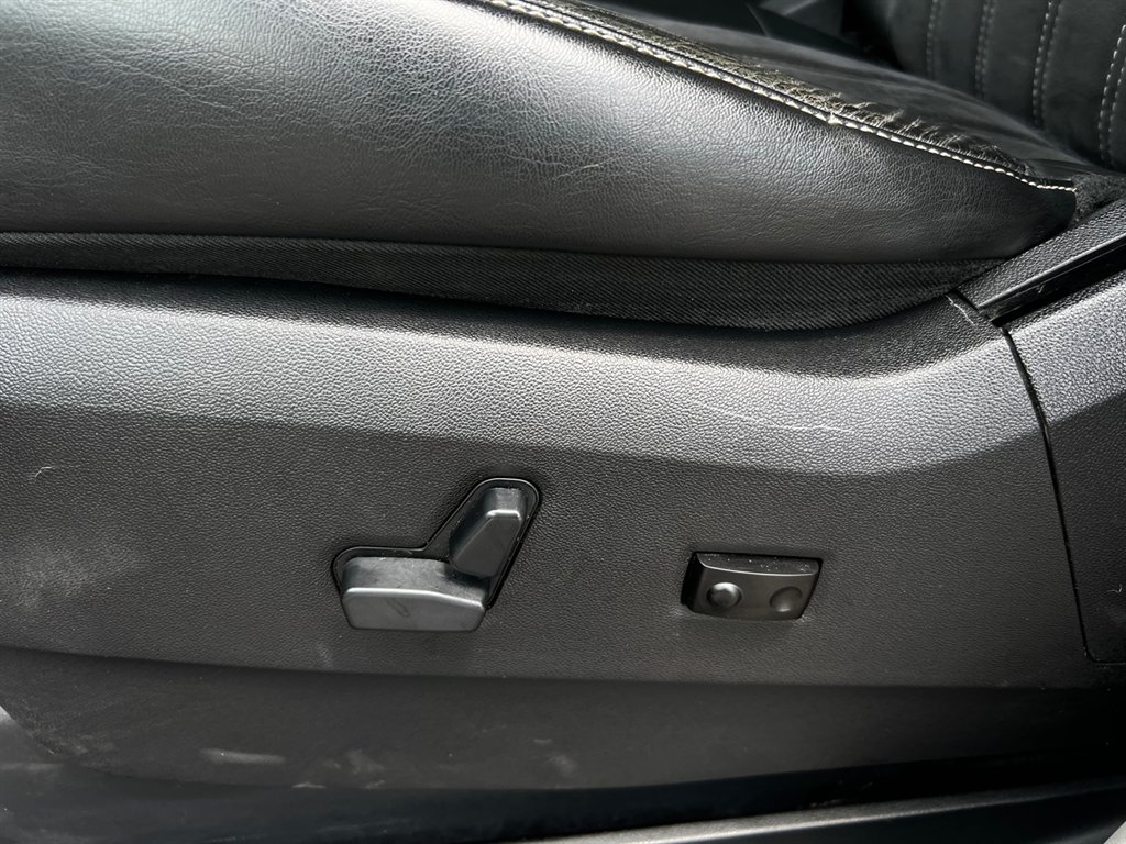 2016 Chrysler Town & Country Limited photo 18