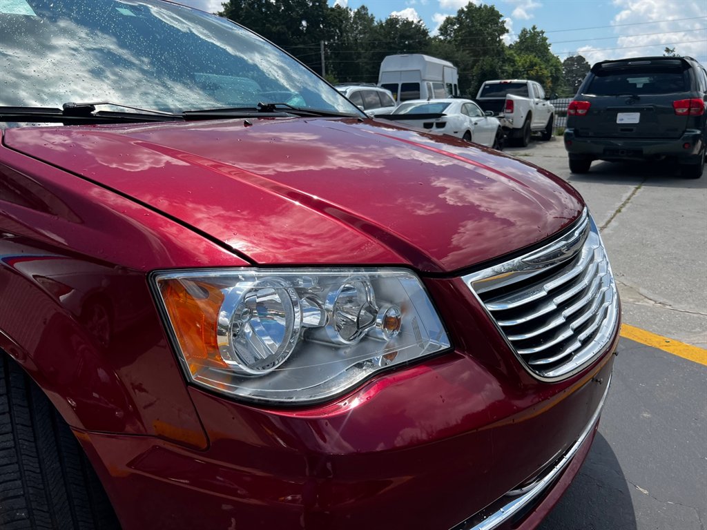 2016 Chrysler Town & Country Limited photo 5