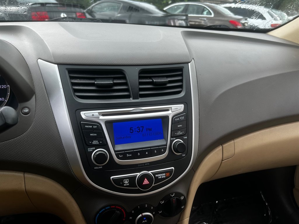 2014 Hyundai Accent GLS photo 10