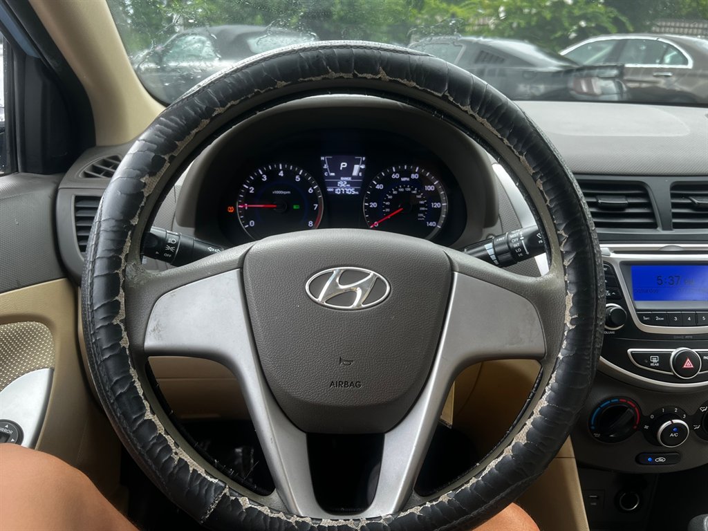 2014 Hyundai Accent GLS photo 2