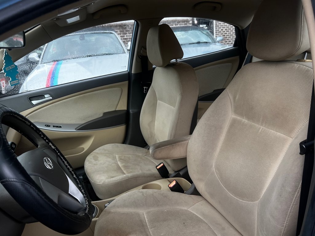 2014 Hyundai Accent GLS photo 14