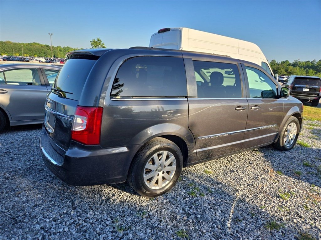 2016 Chrysler Town & Country Touring photo 6