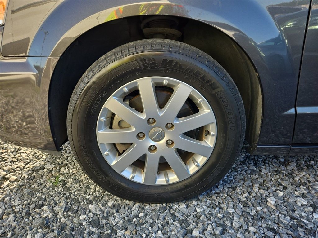 2016 Chrysler Town & Country Touring photo 9
