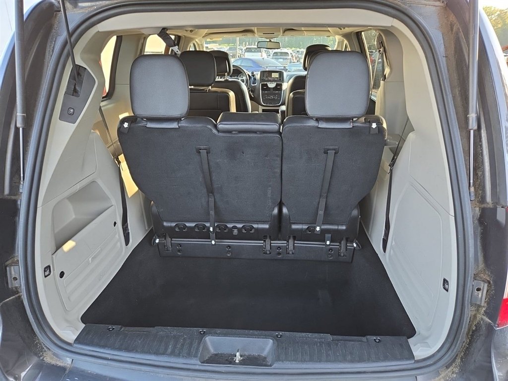 2016 Chrysler Town & Country Touring photo 15