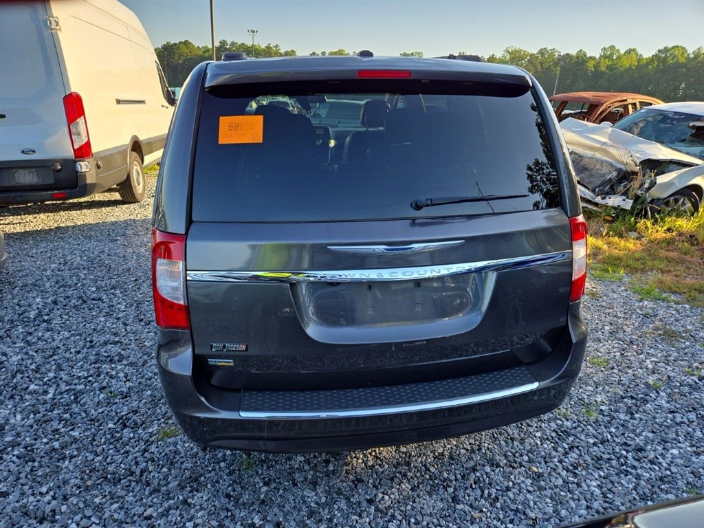 2016 Chrysler Town & Country Touring photo 3