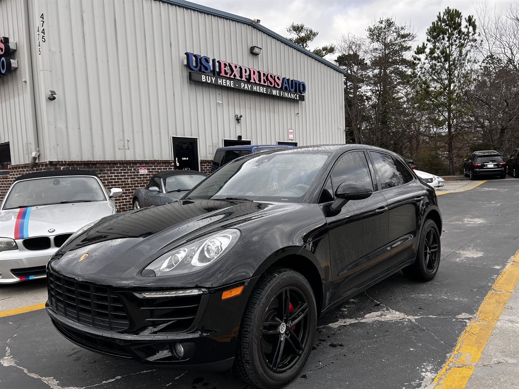 2017 Porsche Macan Base's photo