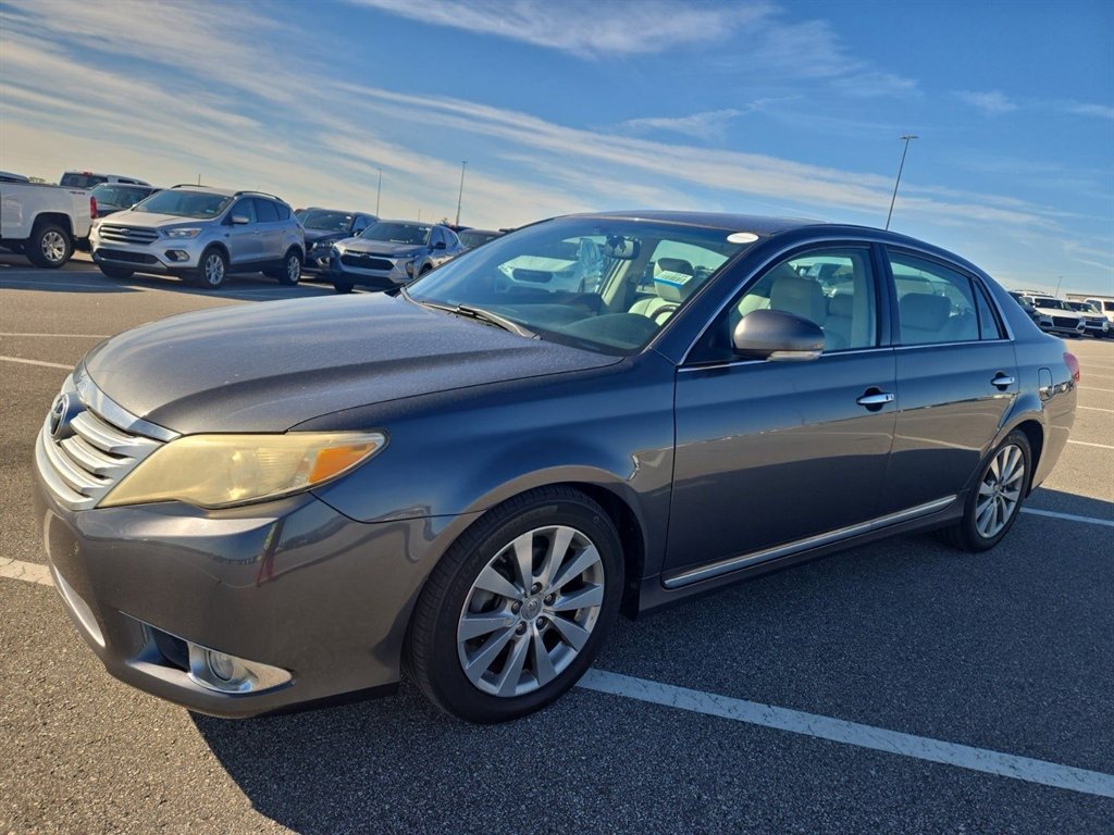 2011 Toyota Avalon Limited's photo