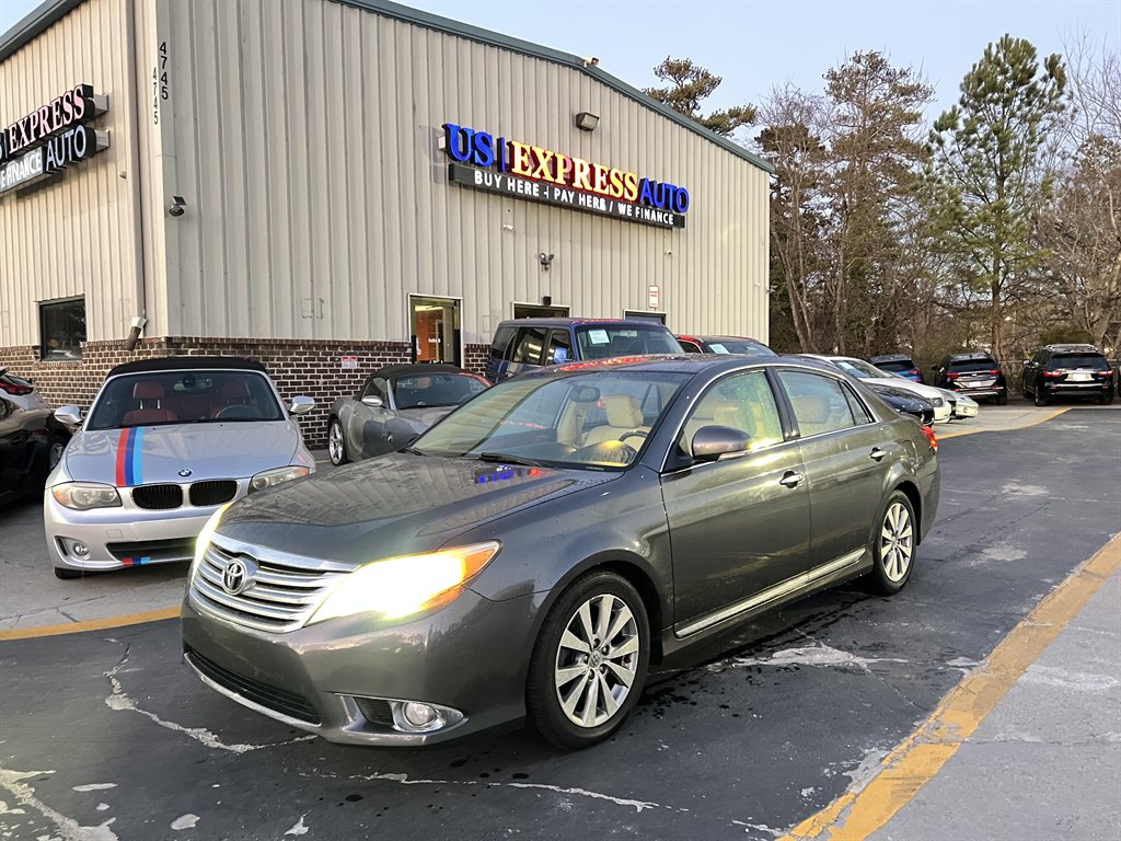 2011 Toyota Avalon Limited's photo