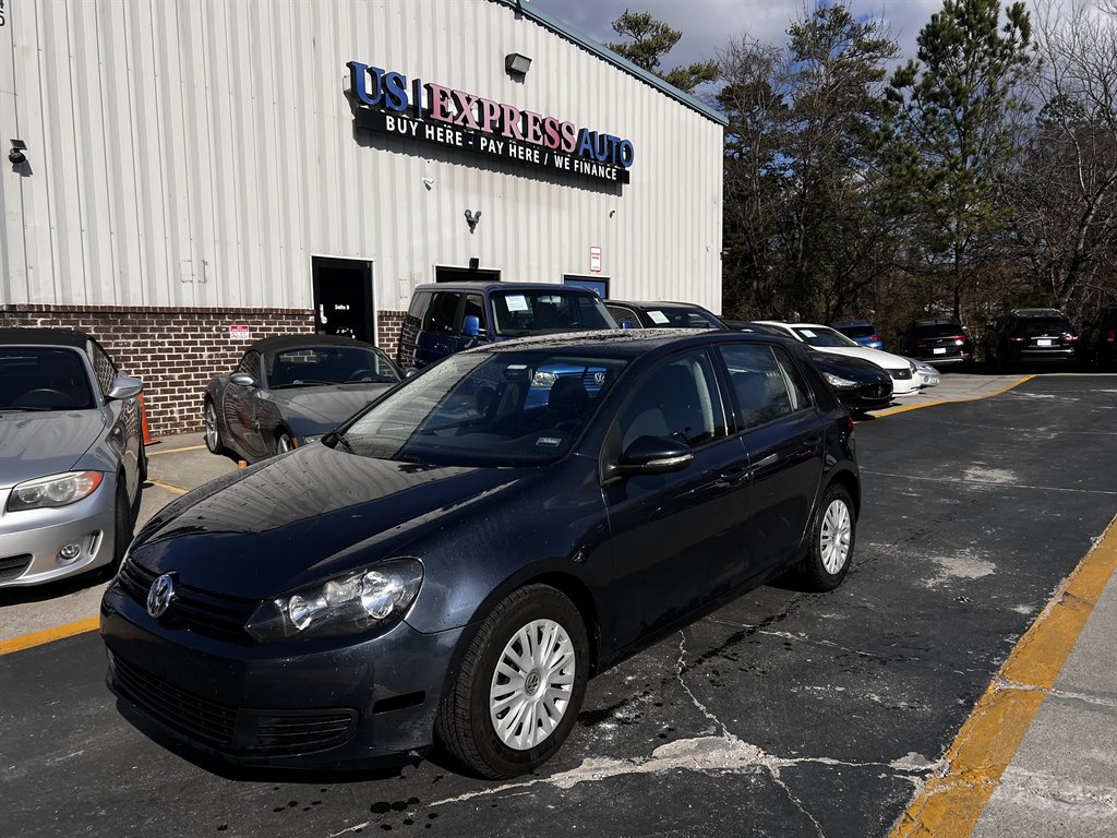 2014 Volkswagen Golf Base's photo