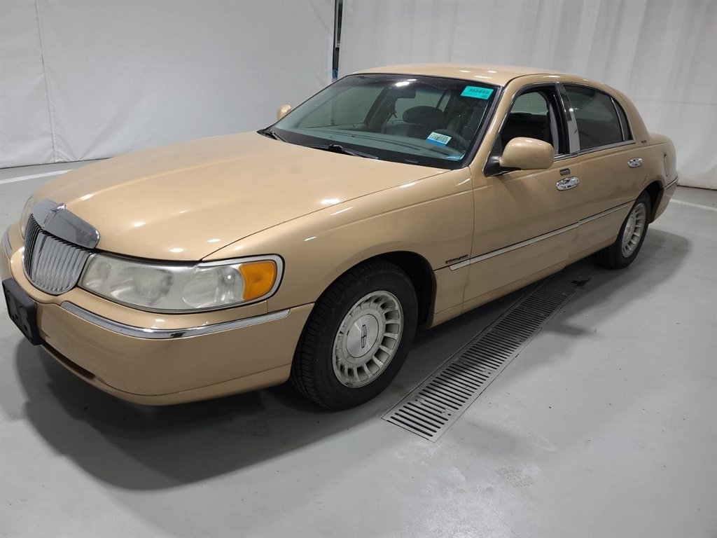 1999 Lincoln Town Car EXECUTIVE's photo