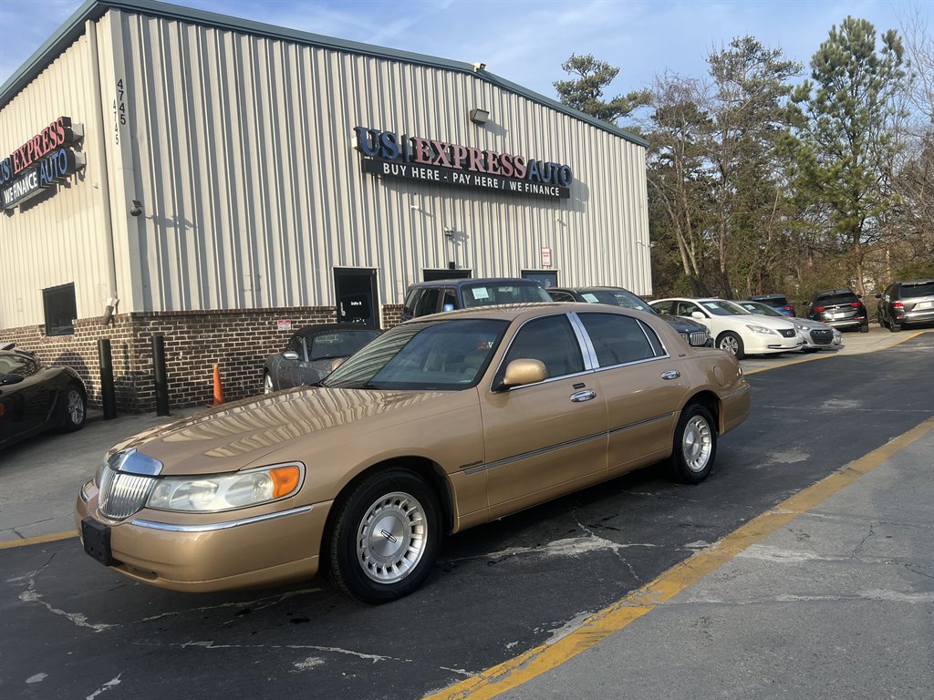 1999 Lincoln Town Car EXECUTIVE's photo