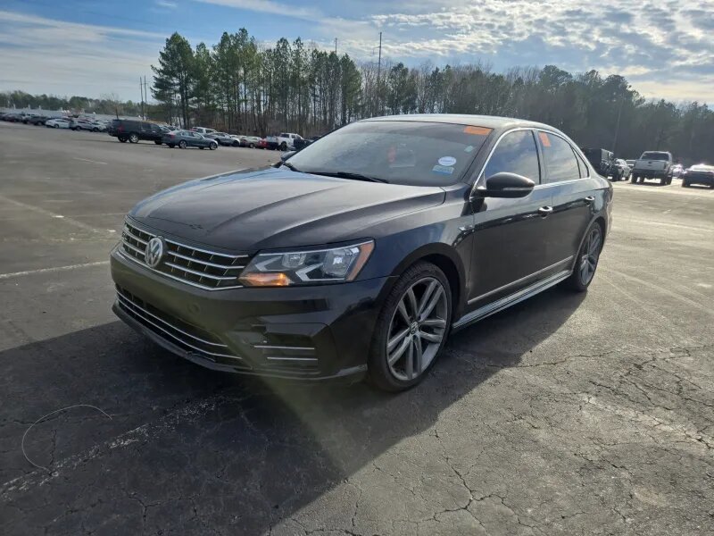 2017 Volkswagen Passat 1.8T R-Line w/ Comfort Pkg. Auto's photo