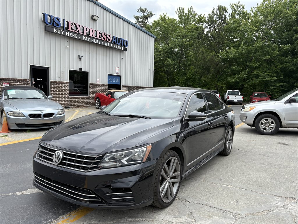 2017 Volkswagen Passat 1.8T R-Line w/ Comfort Pkg. Auto's photo