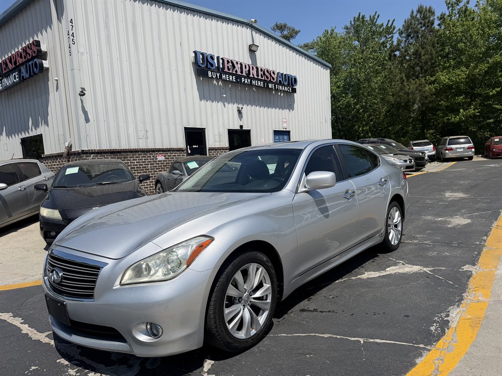 2011 INFINITI M 37's photo