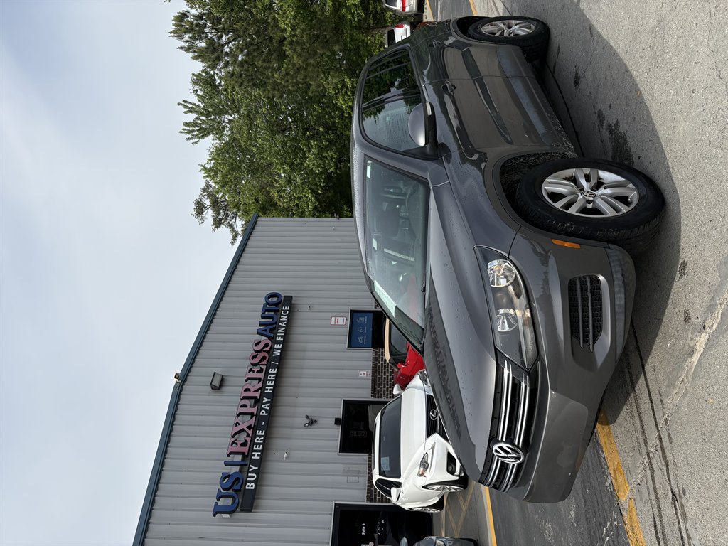 2012 Volkswagen Tiguan S auto's photo