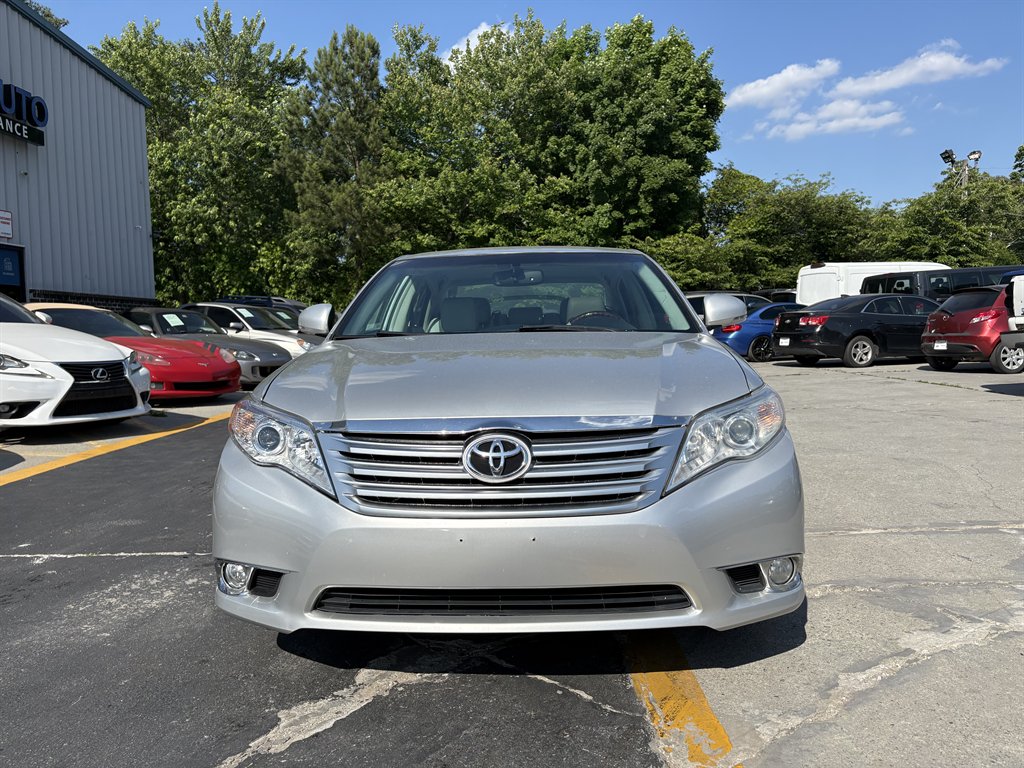 2011 Toyota Avalon Limited's photo