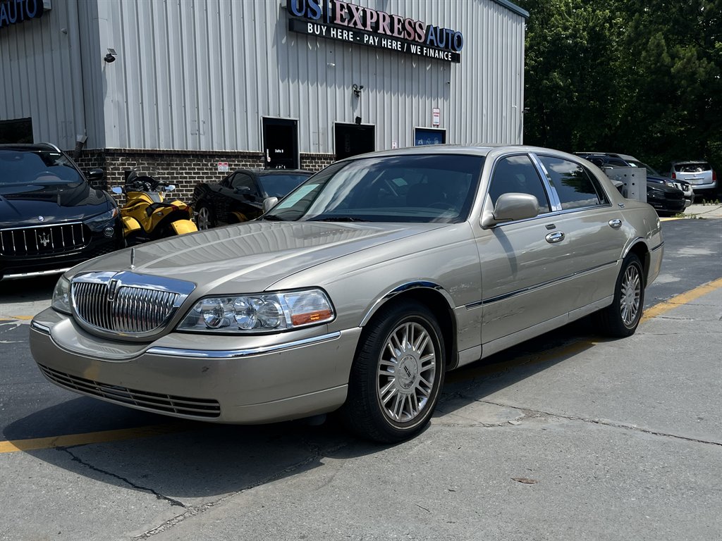 2006 Lincoln Town Car Signature Limited's photo