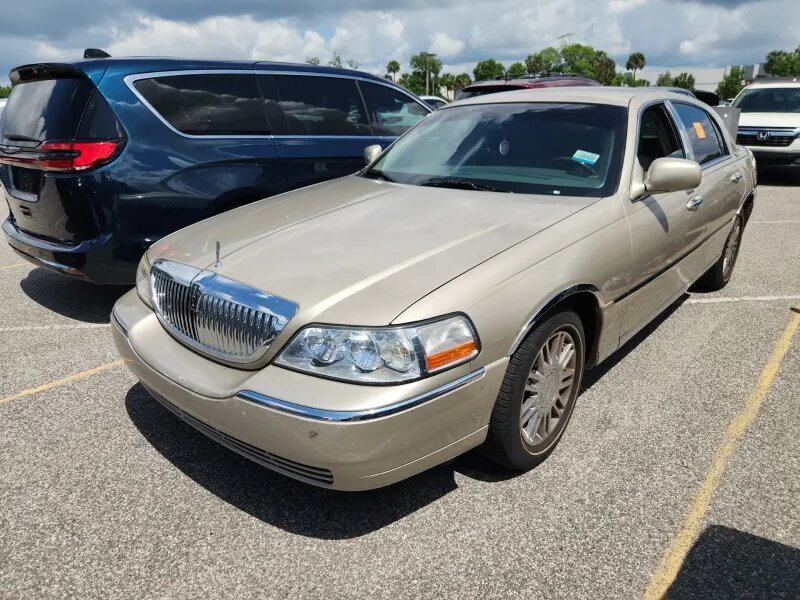 2006 Lincoln Town Car Signature Limited's photo