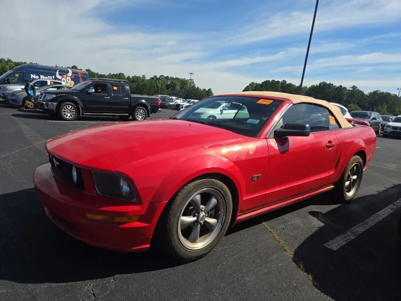 2005 Ford Mustang GT Deluxe's photo