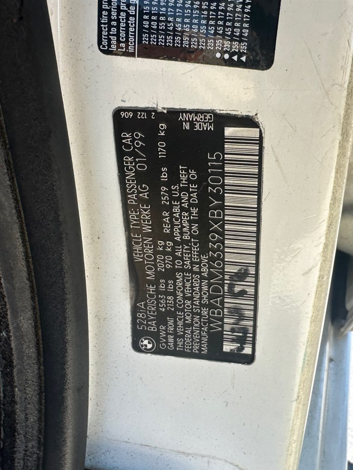 BMW 5 Series photo 11