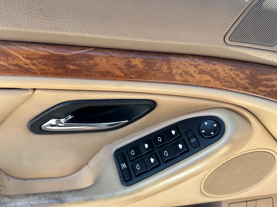 BMW 5 Series photo 12