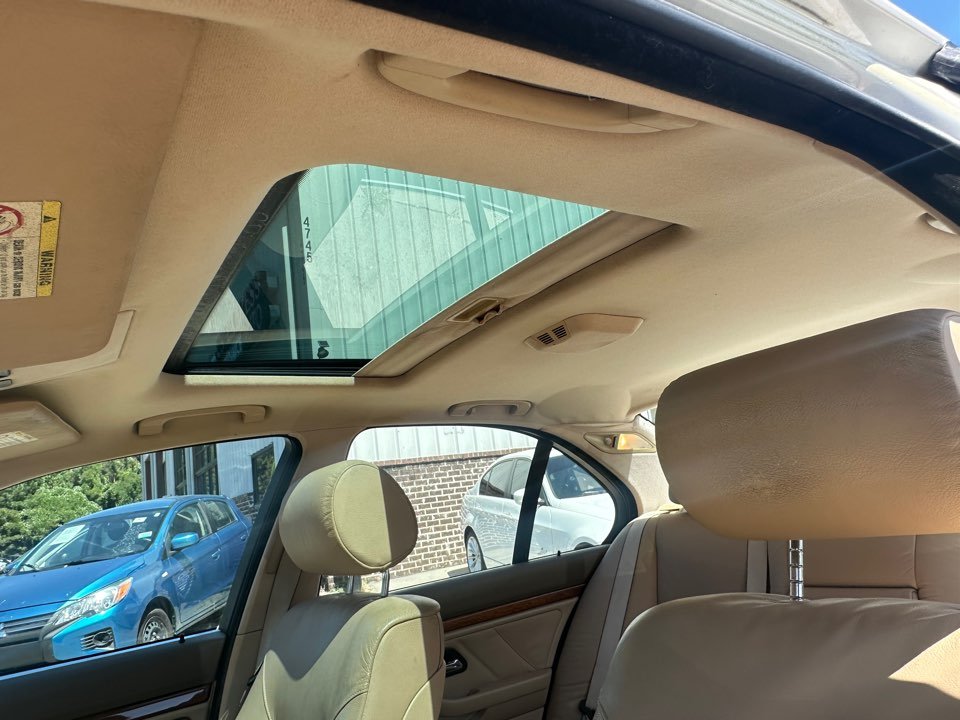 BMW 5 Series photo 21