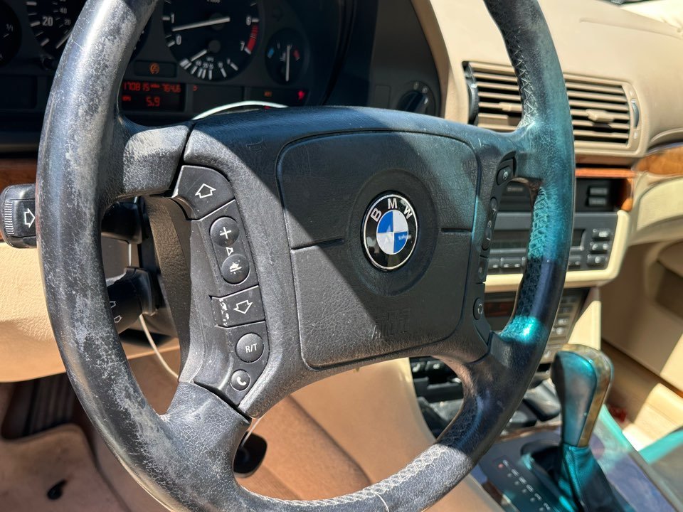 BMW 5 Series photo 14