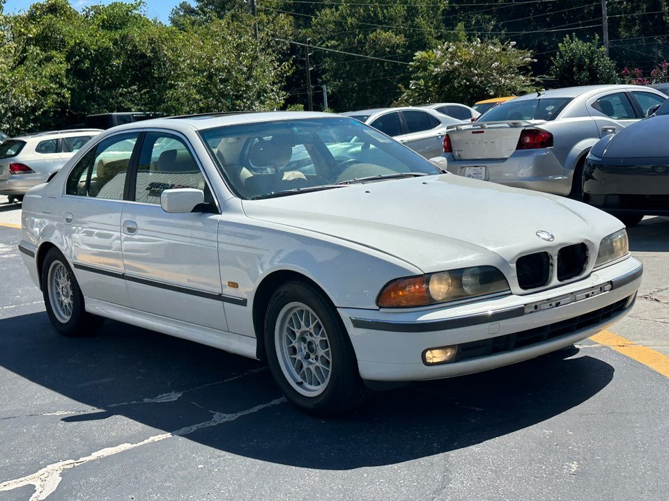 BMW 5 Series photo 3