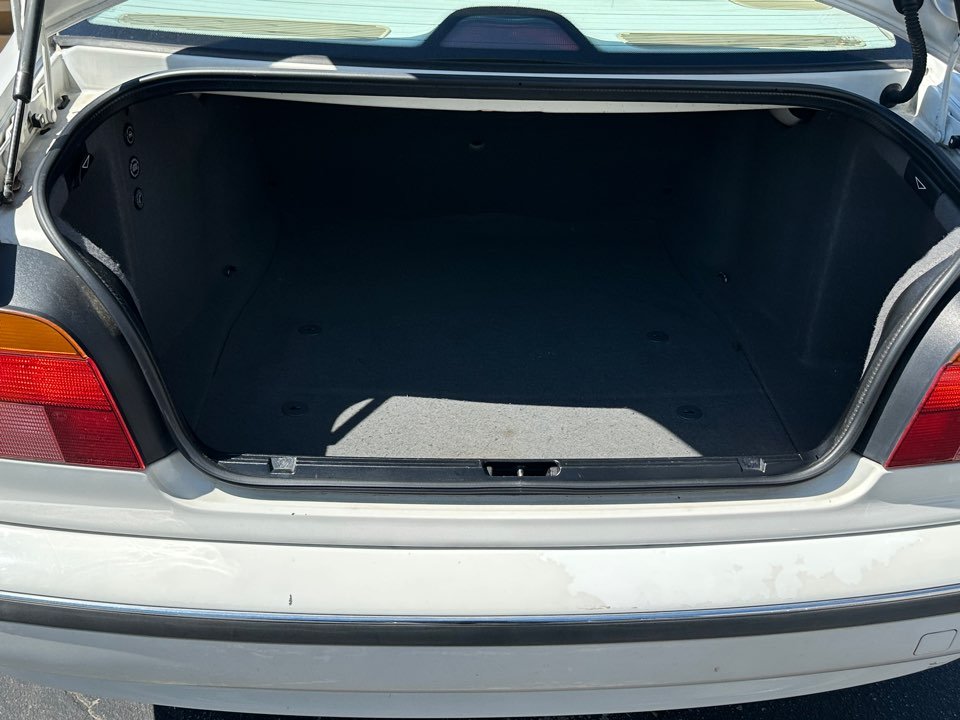 BMW 5 Series photo 10