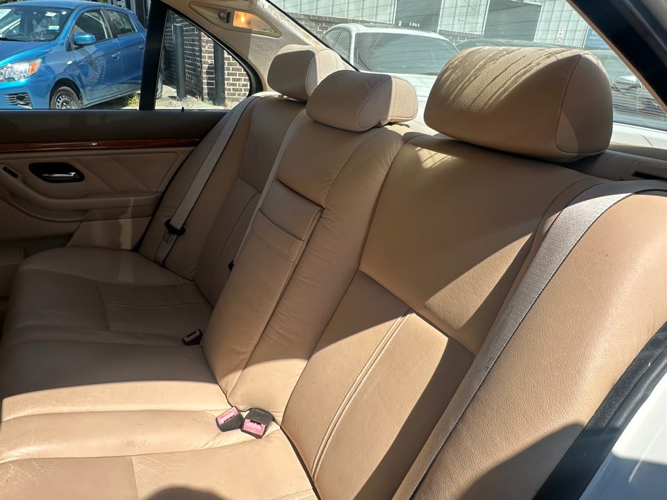 BMW 5 Series photo 22