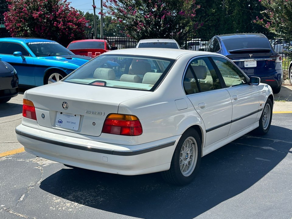 BMW 5 Series photo 7