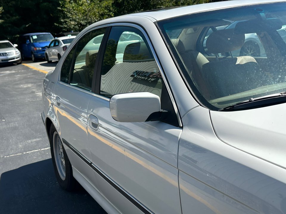 BMW 5 Series photo 6