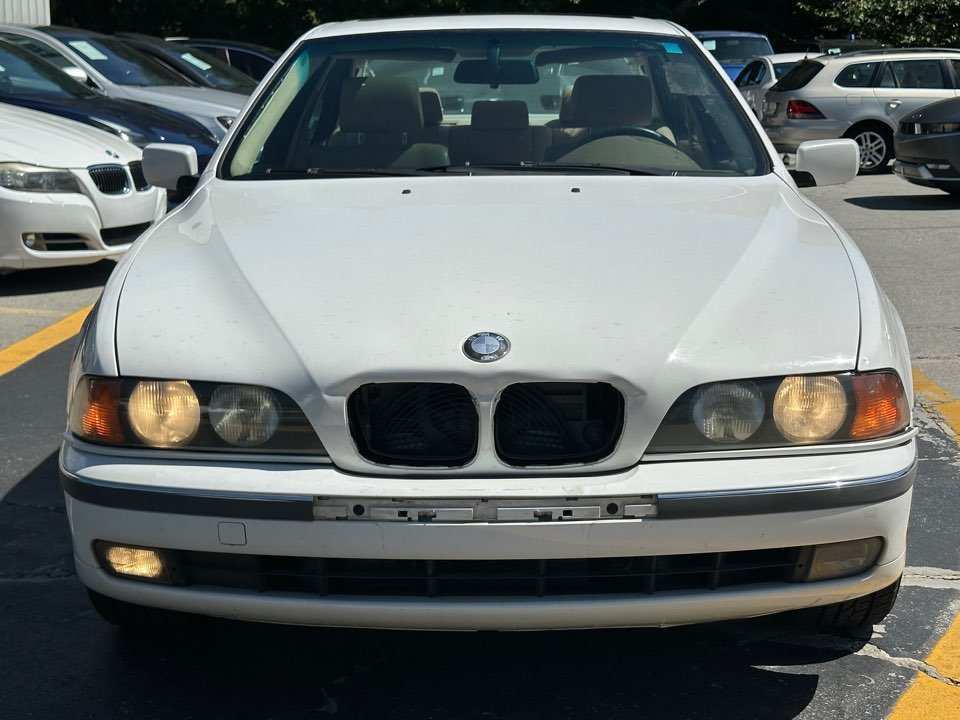 BMW 5 Series photo 2